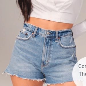Abercrombie & Fitch • The Mom Short Mid Rise